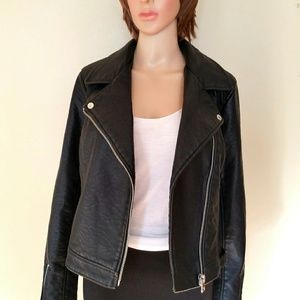 Forever 21 Leatherette Jacket. Removable fur. L